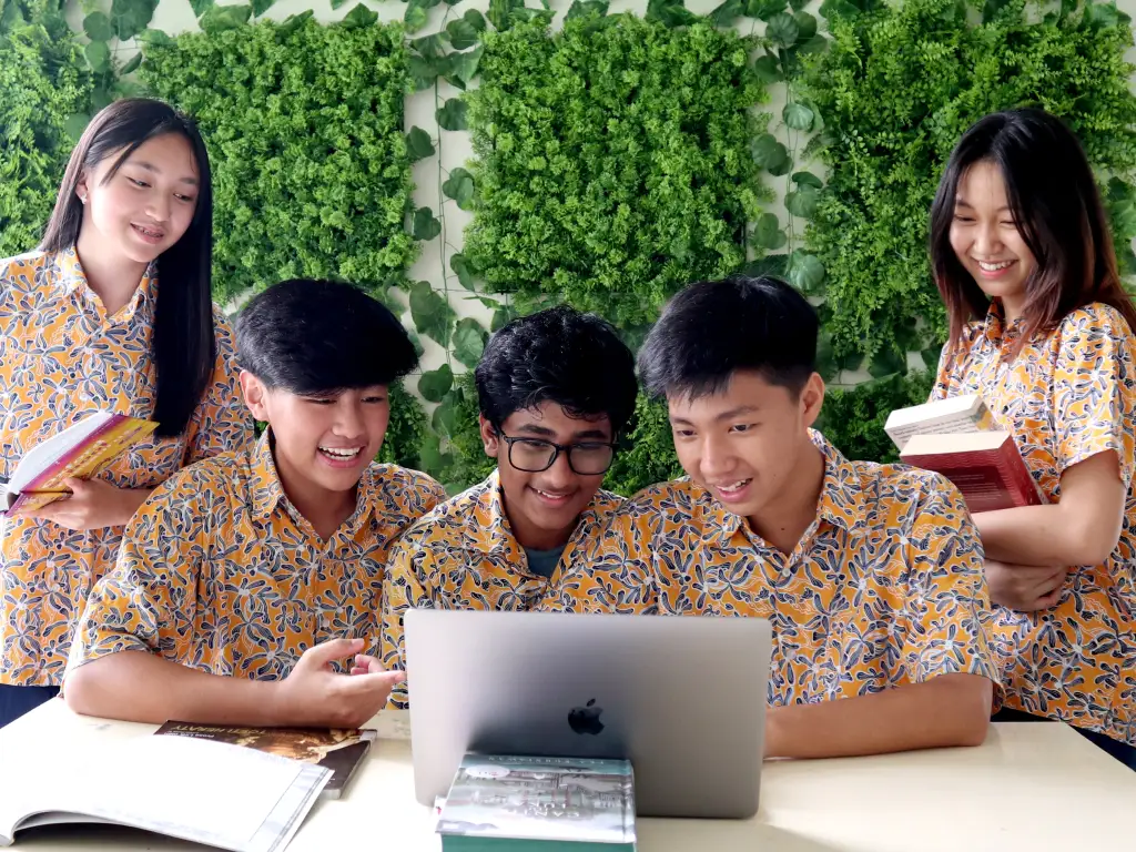 sis medan best international junior college school program